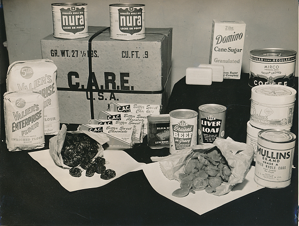 CARE-Paket mit Inhalt Foto: © Privatsammlung