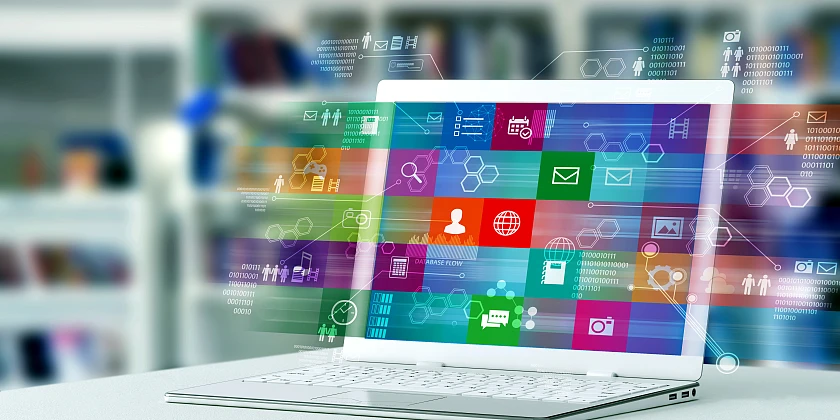 Aufgeklapptes Notebook, auf dem Symbole für Software zu sehen sind