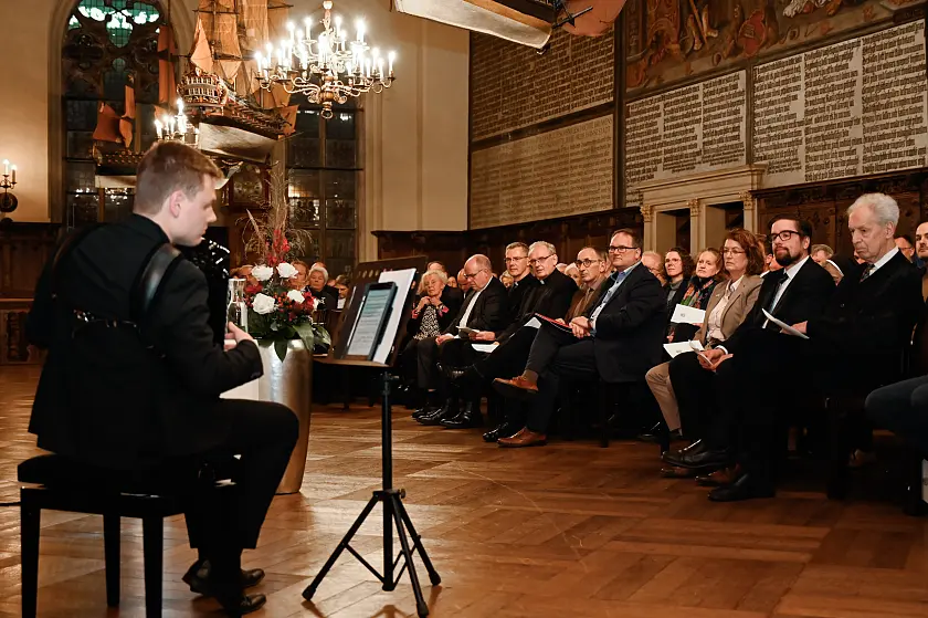 PM - Bürgermeister Fecker dankt für Kampf gegen die Armut