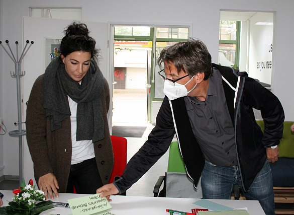 Sevda Hamann und Rainer Held bei der Teamarbeit