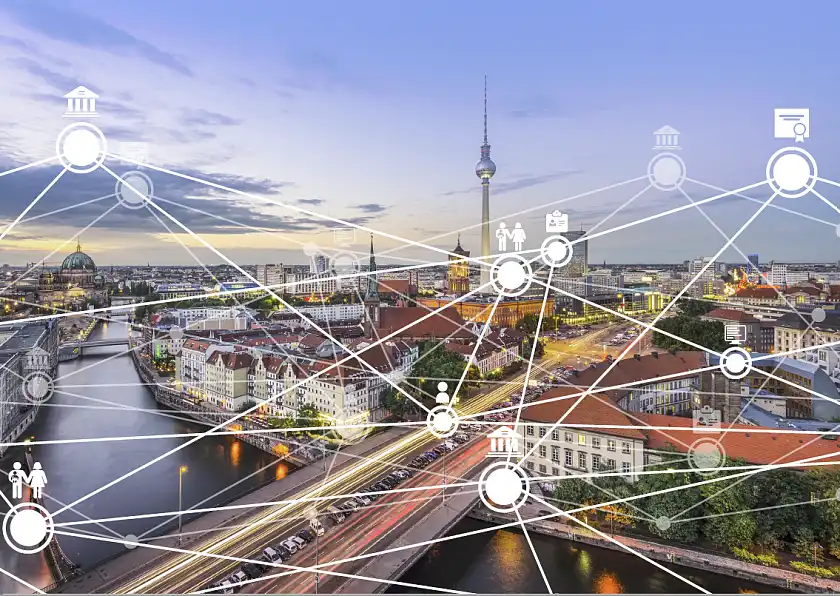 Luftbild von Berlin mit symbolisierter Netzstruktur 