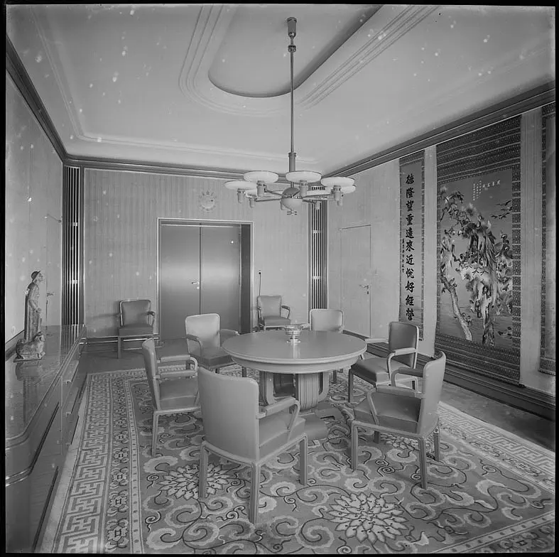 Blick in das ehemalige Fr&uuml;hst&uuml;ckszimmer - heute Sitzungsraum